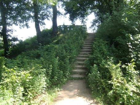 Groesbeek NL : Ortschaft Berg en Dal, Duivelsberg, Wanderweg zum Aussichtspunkt